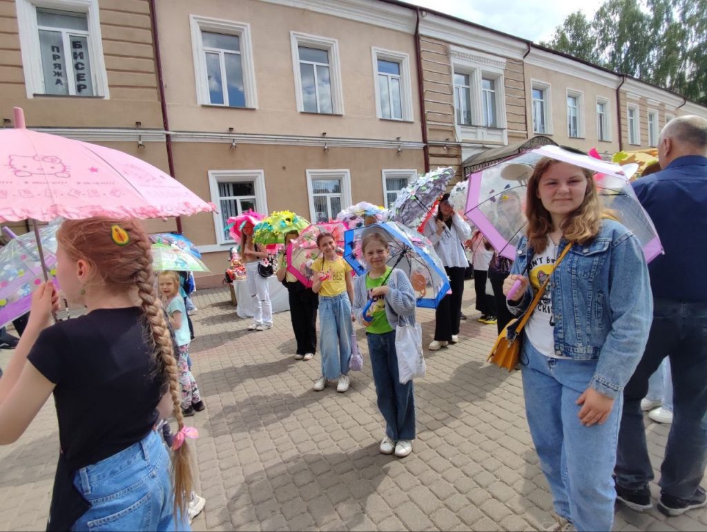Должны смеяться дети