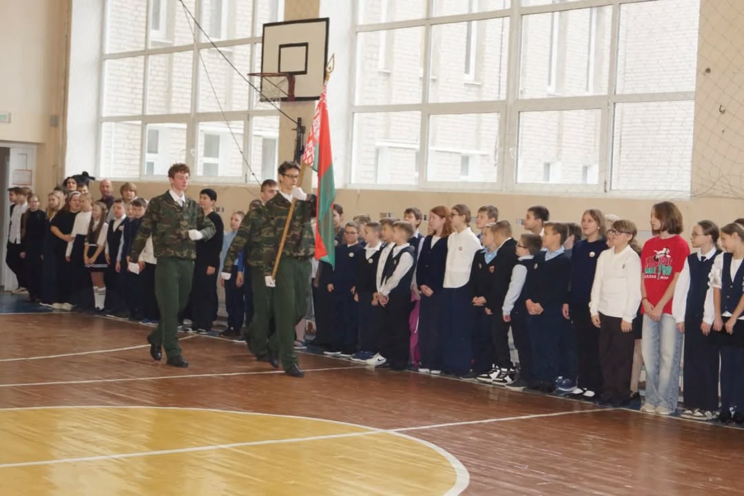 Торжественная линейка, посвящённая окончанию 2-й учебной четверти