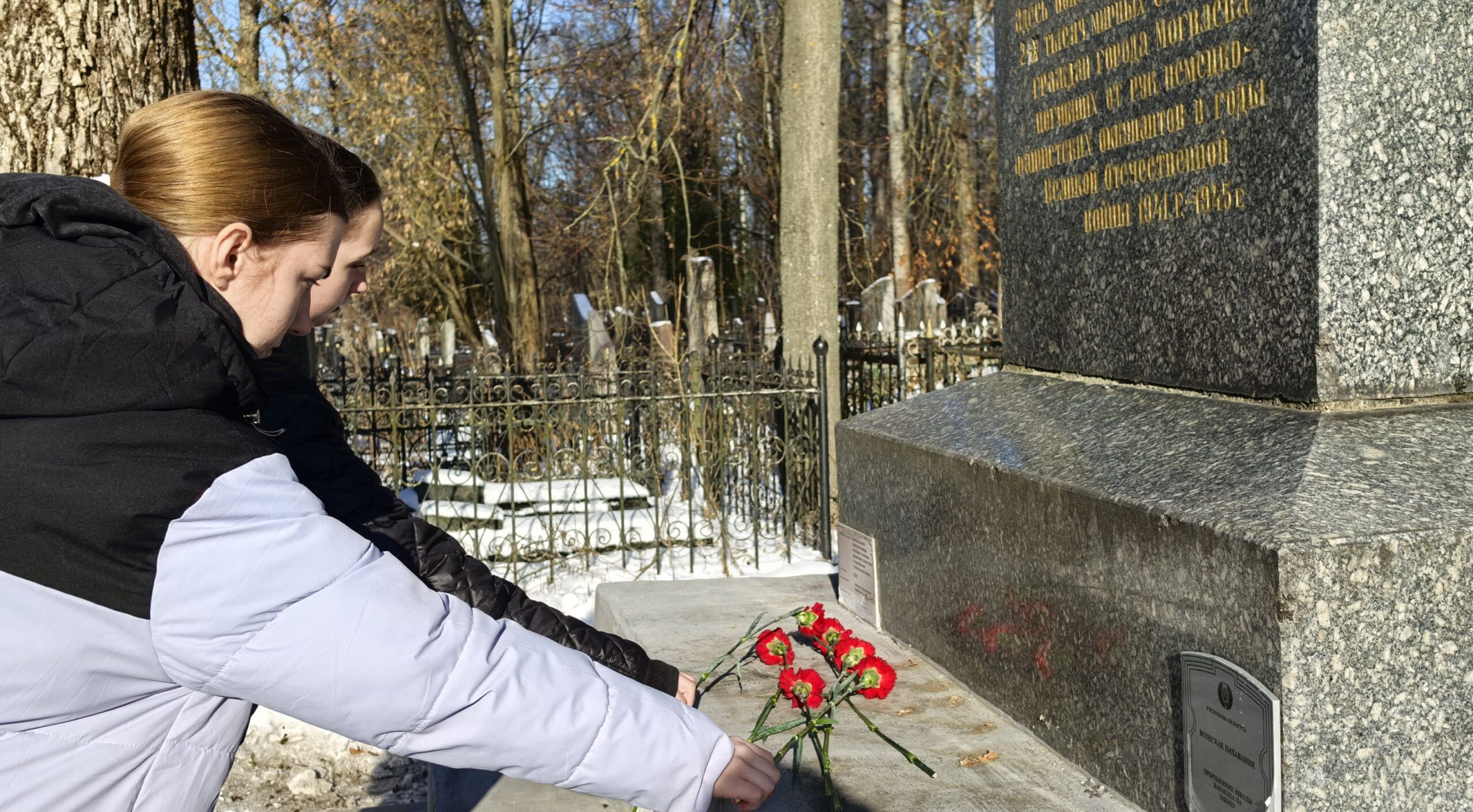 Возложение на могиле жертв фашизма на Общественном (еврейском) кладбище