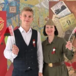 Мы поднимаем гордо наш флаг!