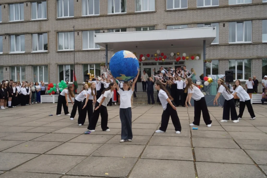 Линейка 1 сентября 2025