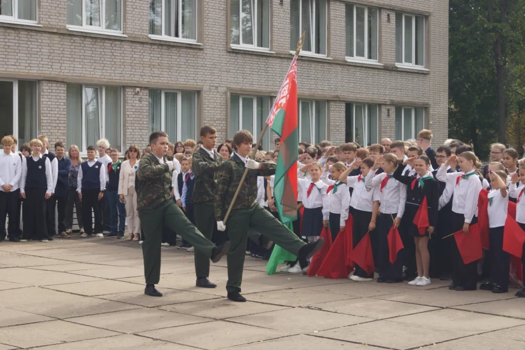 Торжественная линейка ко Дню народного единства